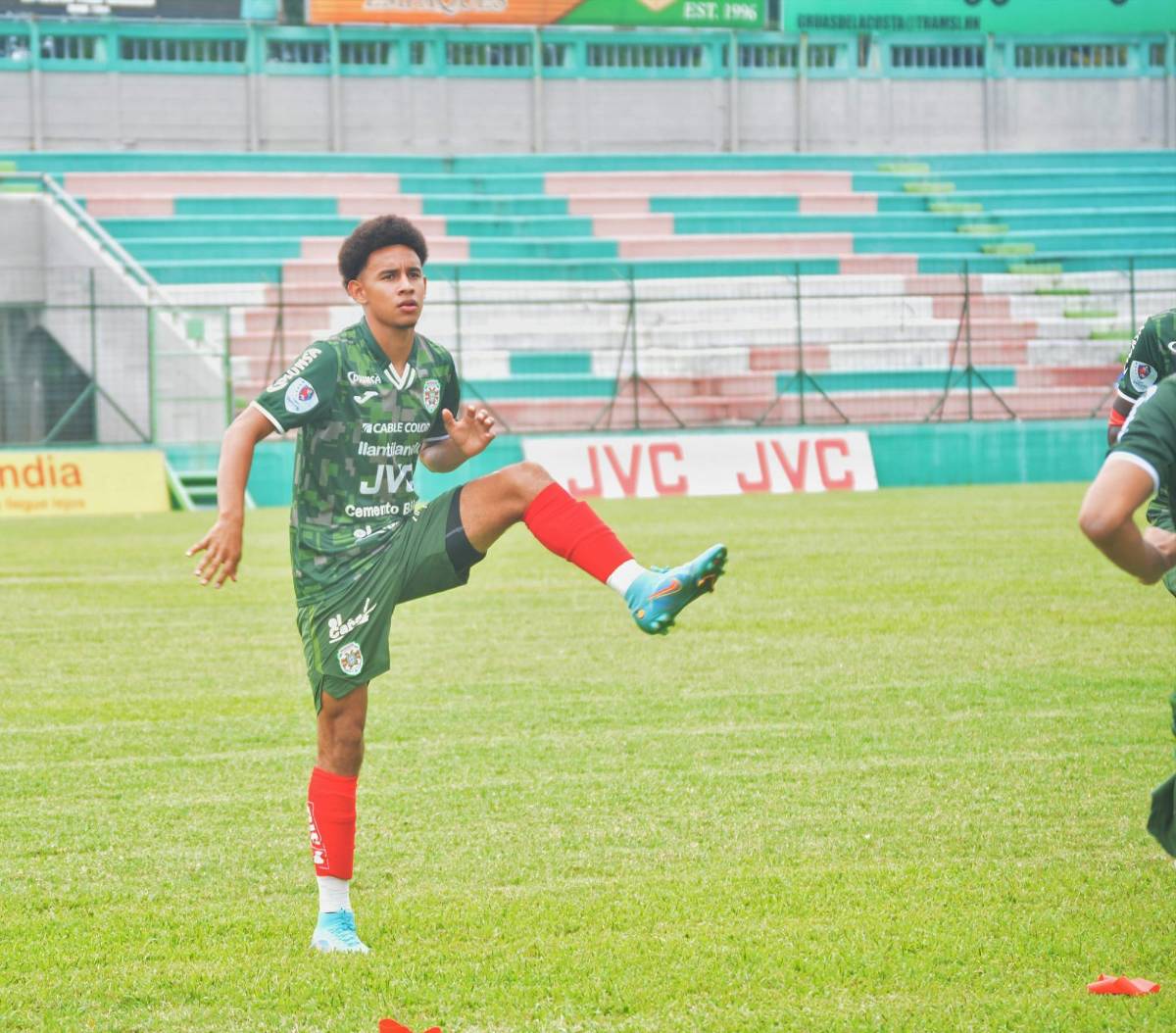 Vinieron de abajo: Futbolistas que tuvieron que hacer carrera en Liga de Ascenso para destacar en Primera División