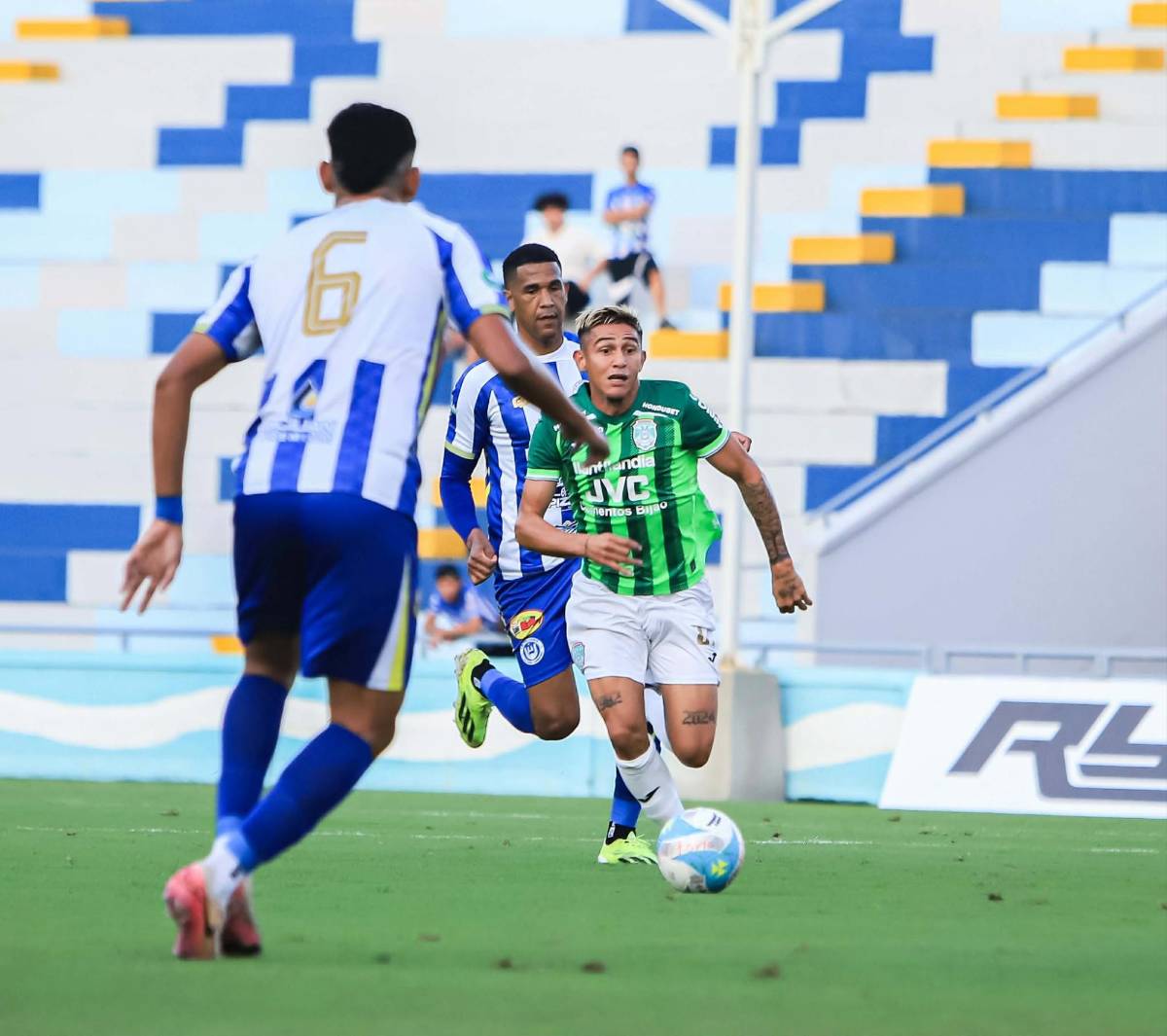 Amargó a Olimpia y celebró al estilo de Lamine Yamal; pelea de 'Tota' Medina con Marathón y el debutante goleador en la liga