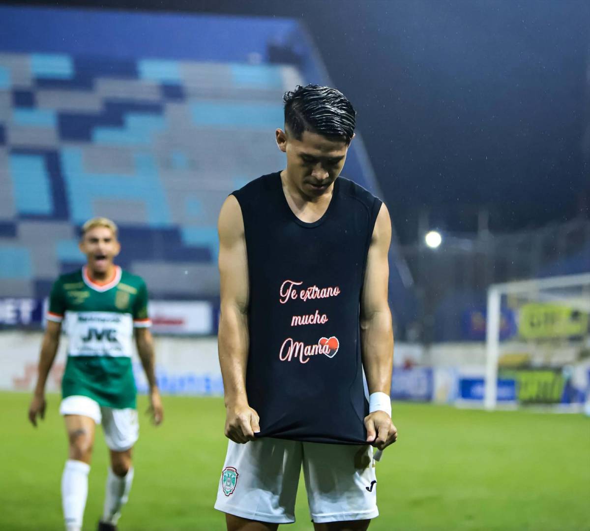 Ovación a Messiniti, Chelito fiel a Dios y hermanitos verdolagas en el juego Marathón vs Juticalpa FC