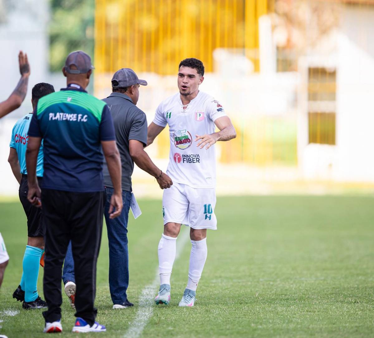 Platense domó a Marathón: la fiesta en el Excelsior, tarde soñada de 'Yio' Puerto y golazo de Wecolme