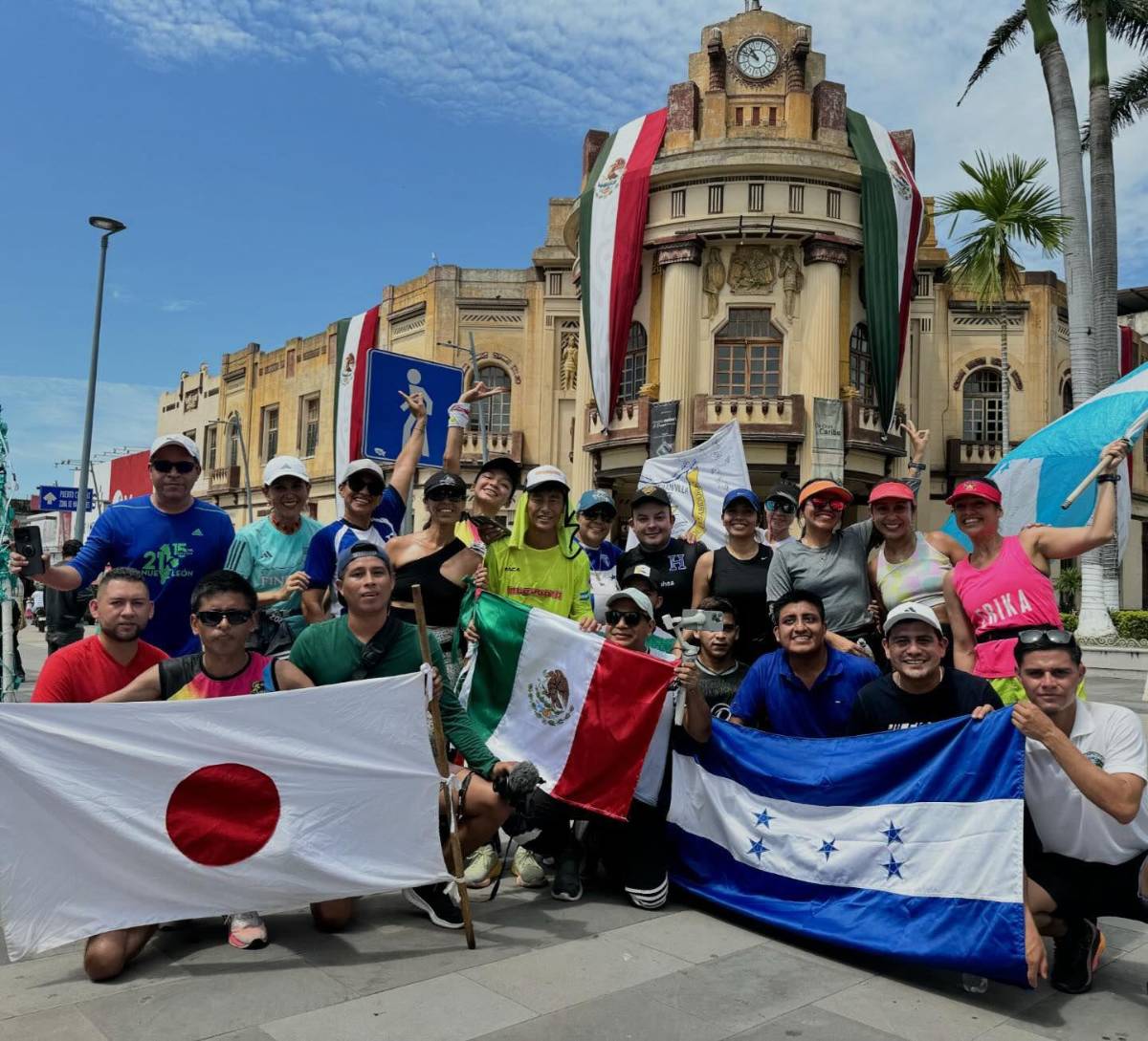 ¡Shin Fujiyama cruzó México y llegó a Guatemala! Nada detiene al influencer para ayudar a la educación de Honduras