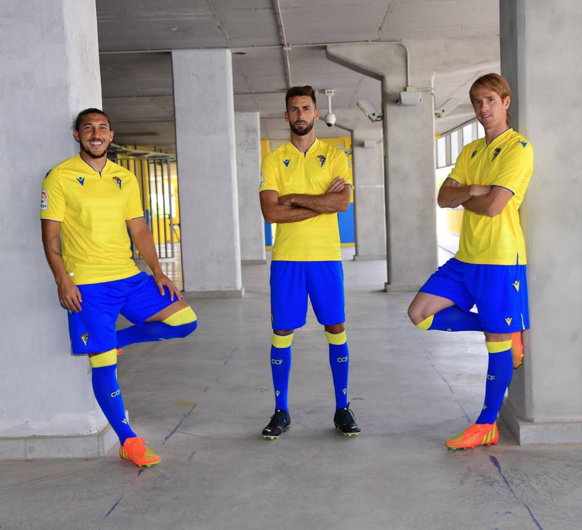 Con “Choco” Lozano de figura, el Cádiz lanza su nueva indumentaria para la presente temporada en LaLiga de España