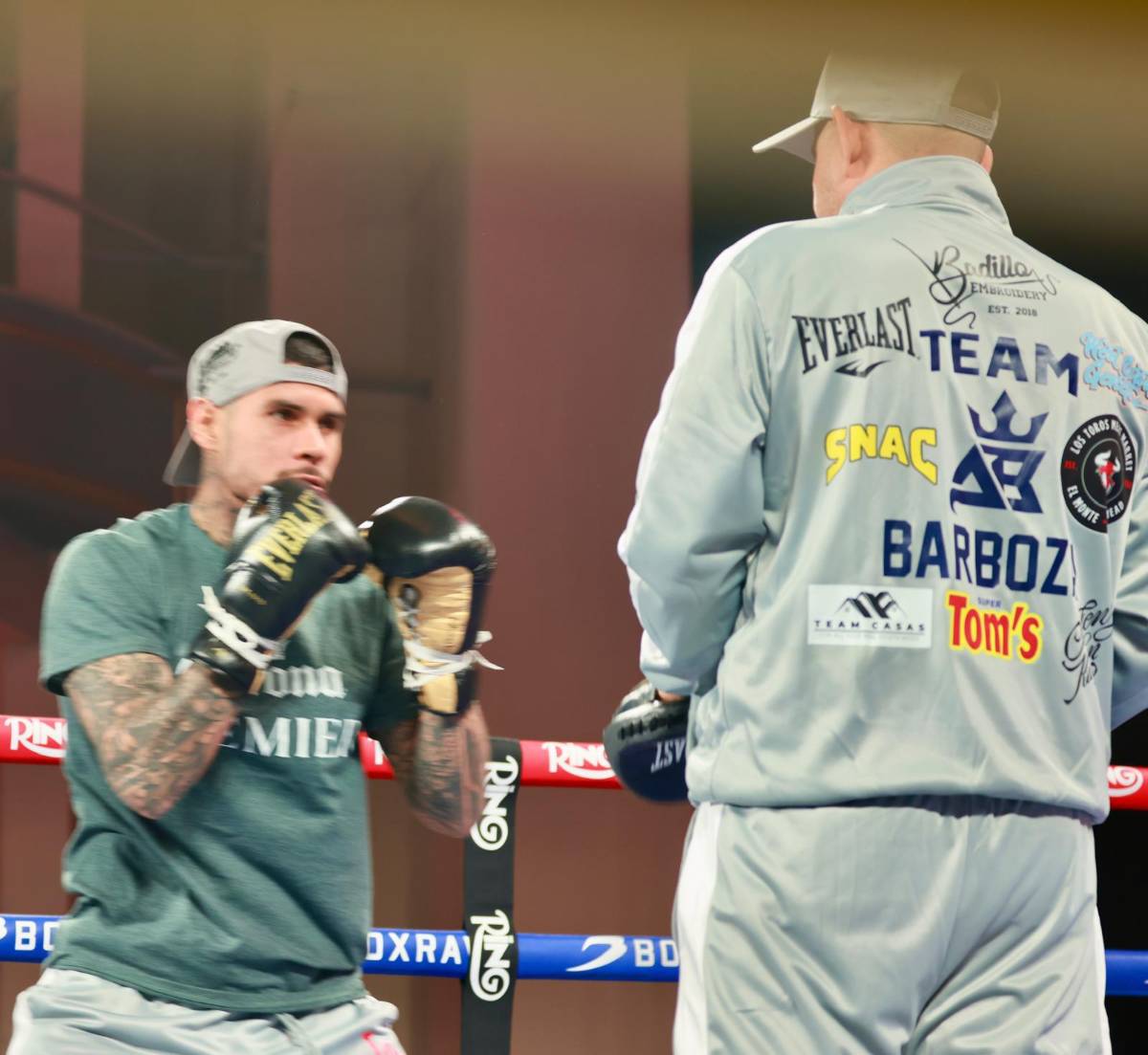 ¡Alta tensión! Teófimo López y Arnold Barboza ni se voltearon a ver en sus entrenos y así reaccionó Mano de Piedra Durán