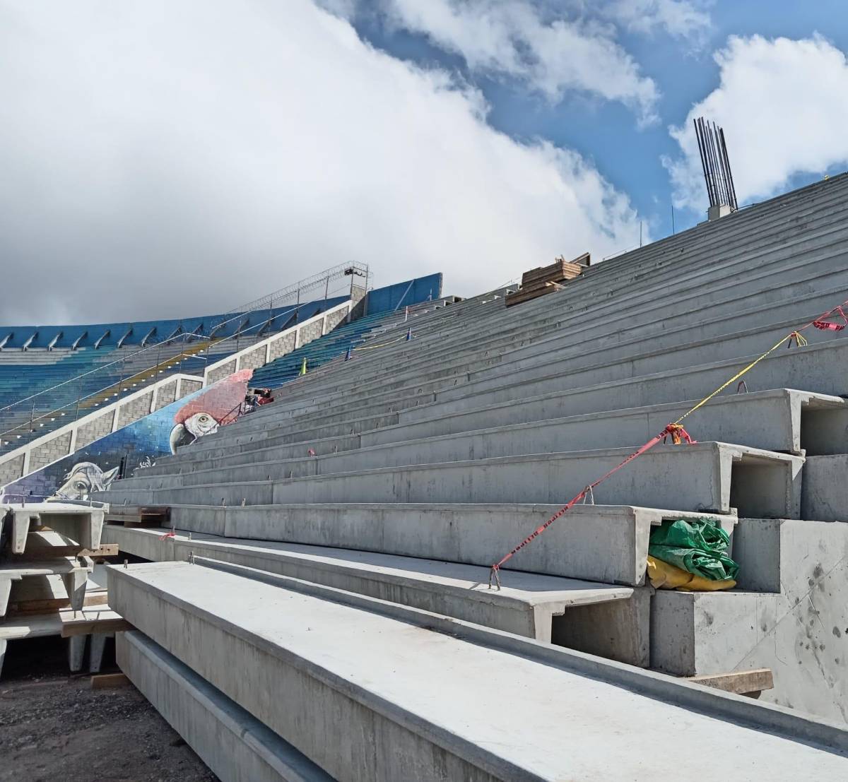Especialista europeo realizó supervisión para la instalación de butacas en el estadio Nacional Chelato Uclés
