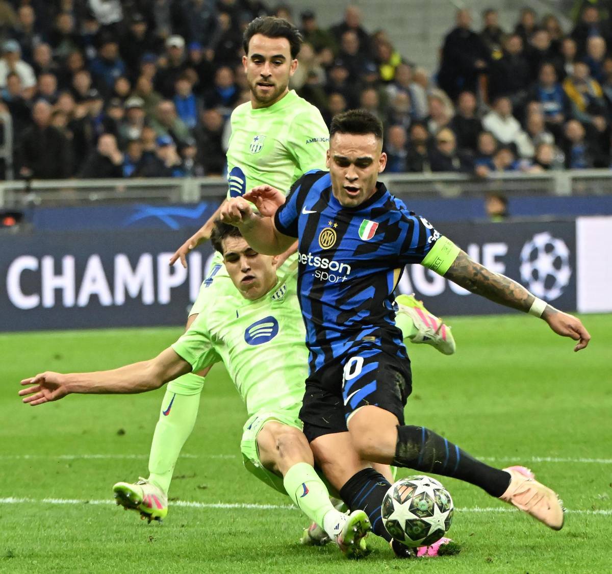 El máximo culpable de la eliminación del Barcelona, las lágrimas de Yamal y el VAR fue protagonista en el pase del Inter de Milán