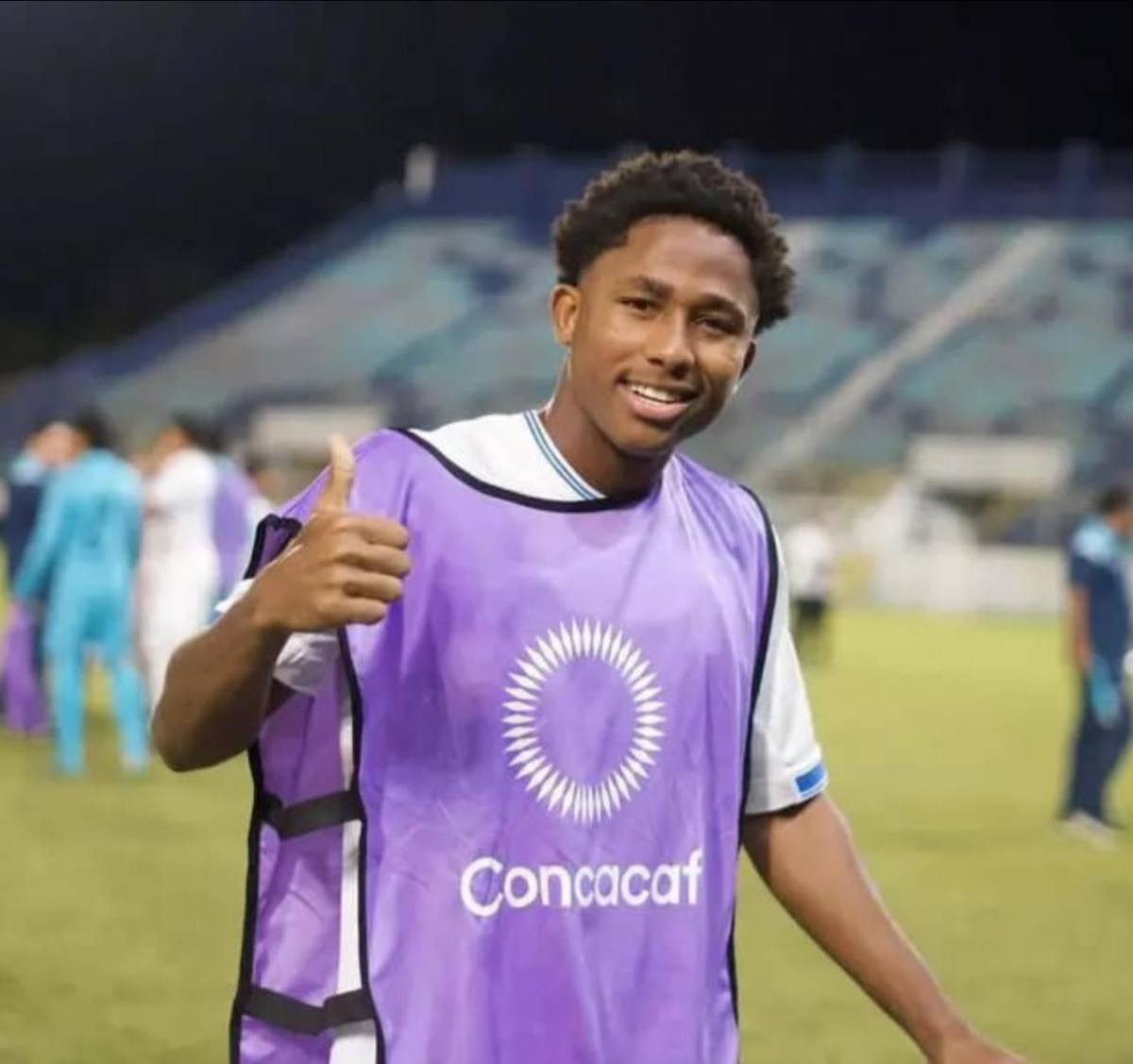 Mike Arana: Creció en barrio violento, jugará con futbolista que admira y lloró con la convocatoria de Honduras