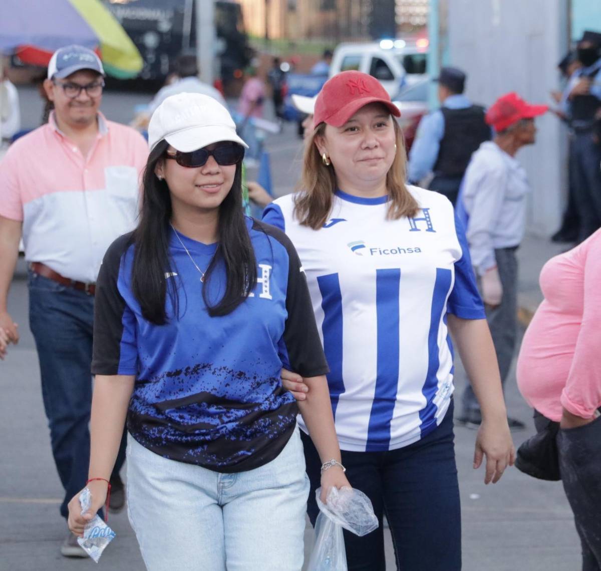 La hermosa influencer que se divirtió con los seleccionados, bellas catrachas adornaron el Nacional y el look de Rambo