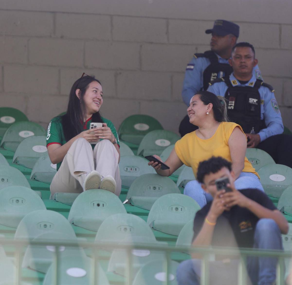 ¿Quién es la chica que robó suspiros en el Marathón vs Motagua? Así recibieron a la Tota Medina en la Cueva del Monstruo