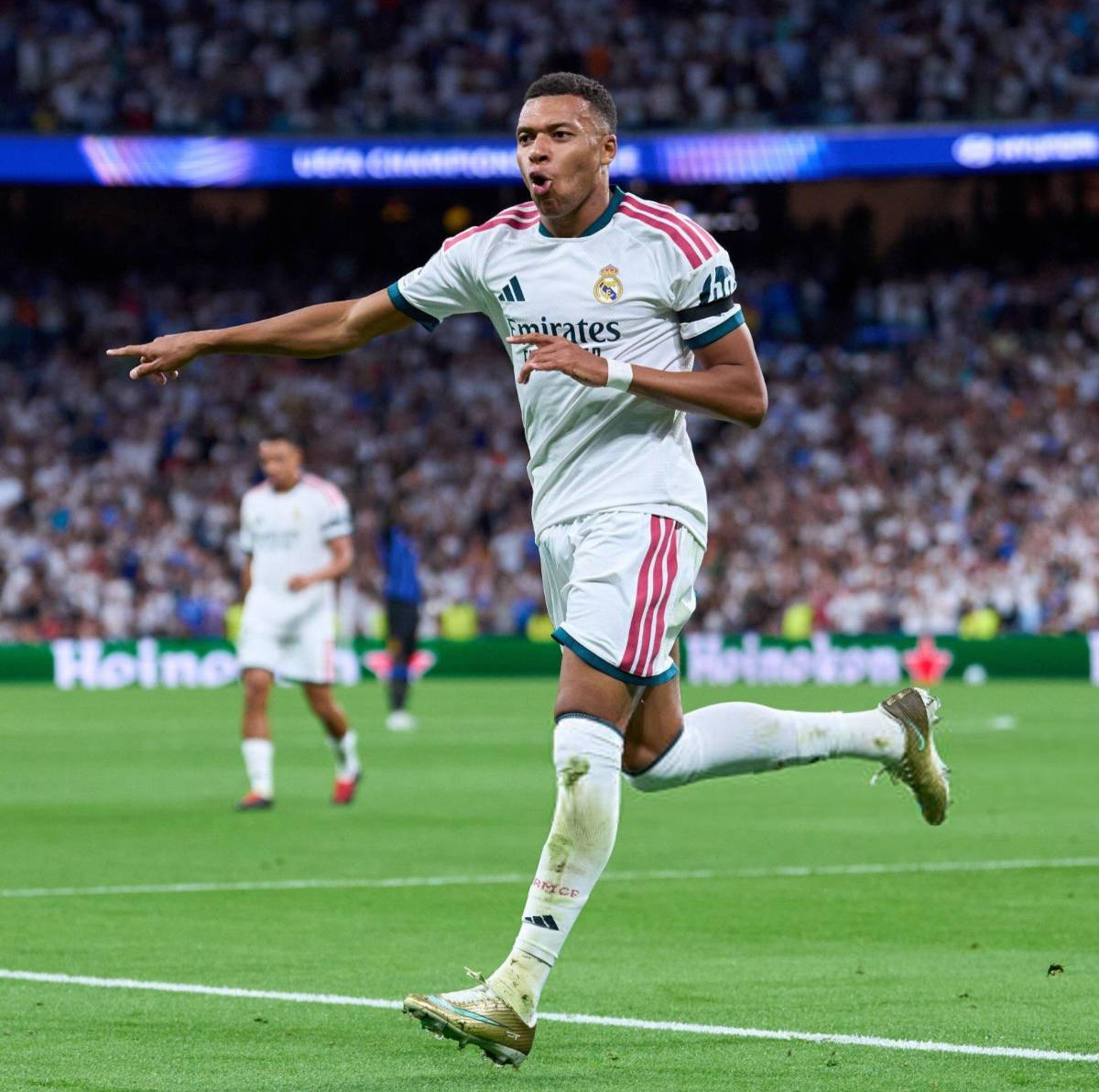 Está intentando comprar votos: acusan a Mbappé de hacer trampa en el Balón de Oro
