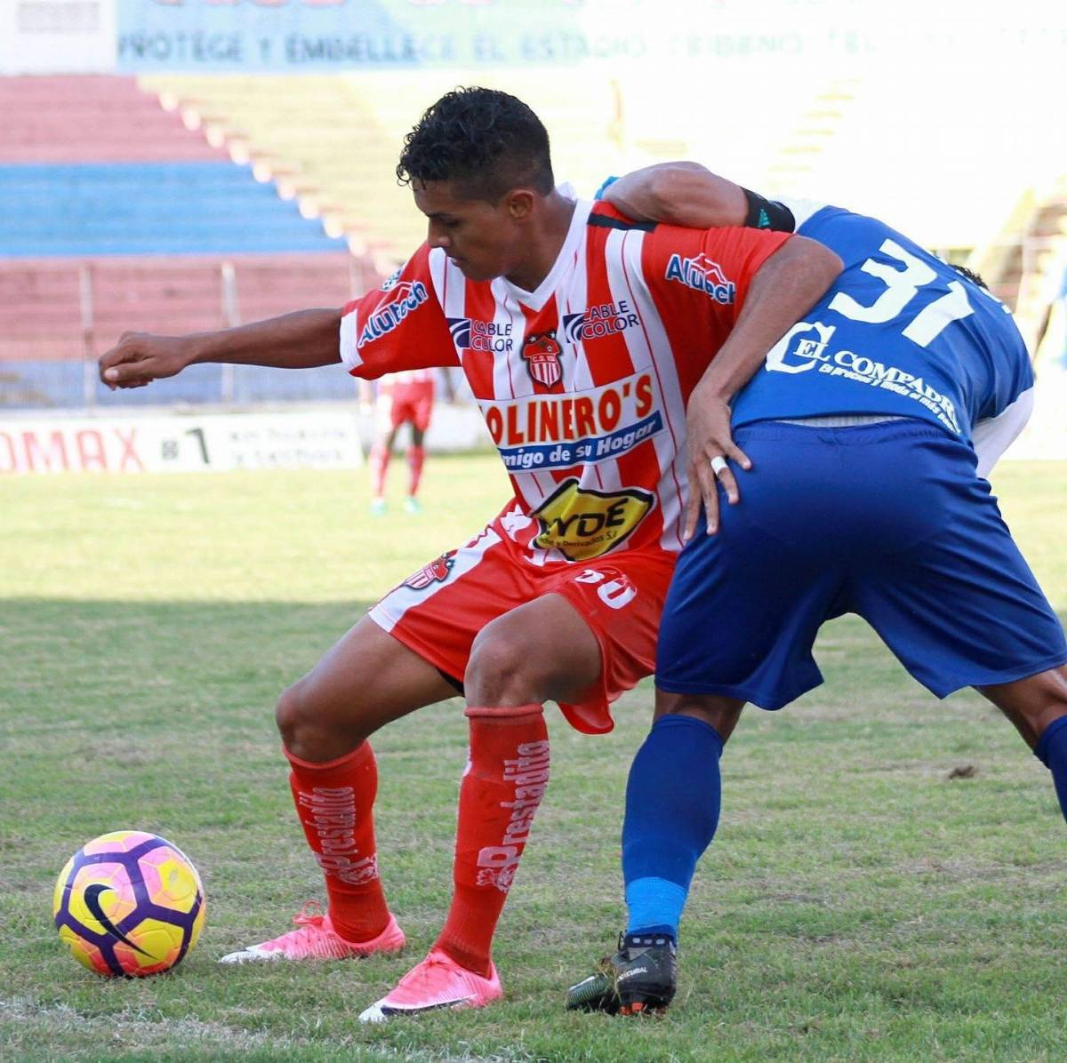El motivo especial por el que Luis Palma eligió el dorsal “50” en el Olympiacos; el hondureño tiene claro de dónde viene