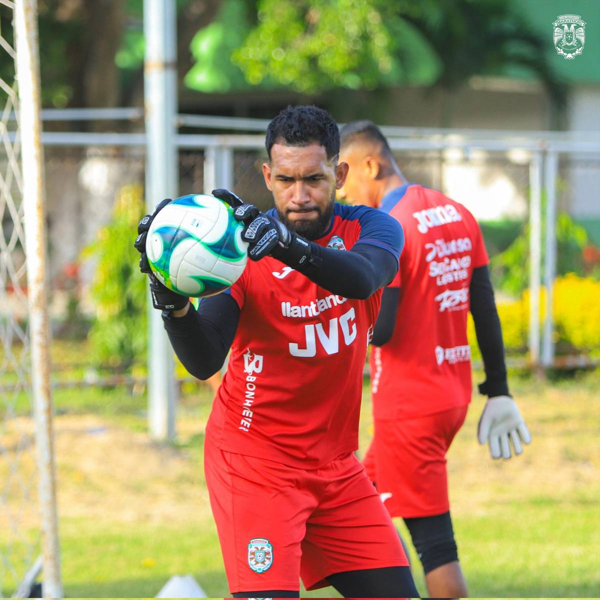 Reinaldo Rueda, técnico de Honduras sorprende a directivos, cuerpo técnico y jugadores de equipo de la Liga Nacional