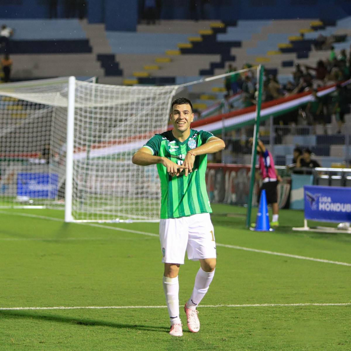 Fichajes: Palma suena en España, Olimpia atento con figura, Chelito es noticia y Motagua quiere a juveniles