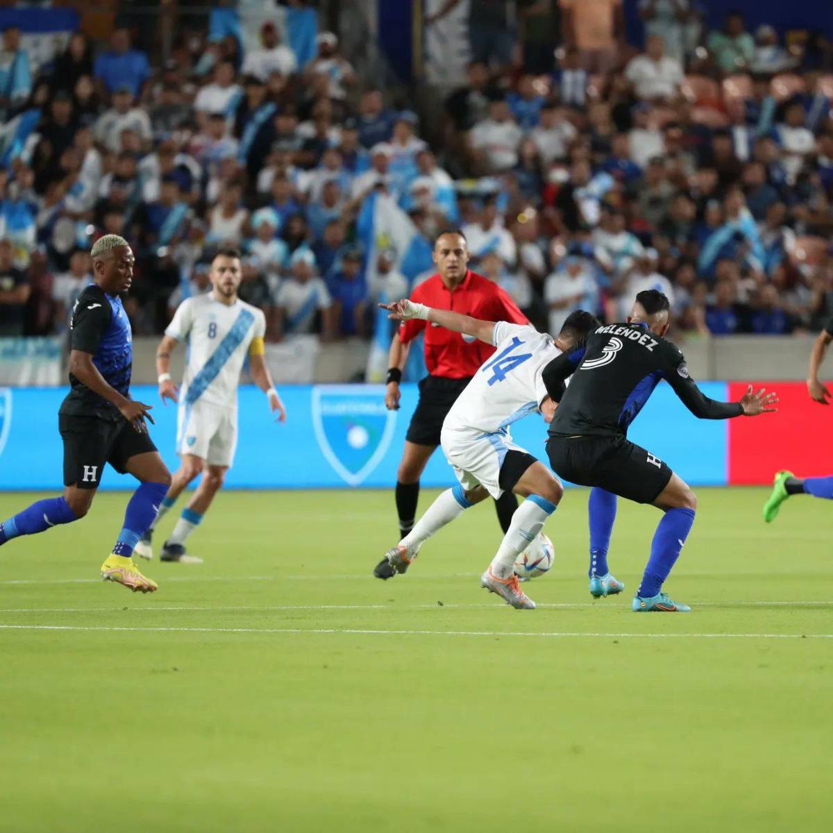 El intercambio de camiseta Messi-Castellanos, la lesión de Najar, la chica más guapa: Las curiosidades que dejó la doble fecha FIFA