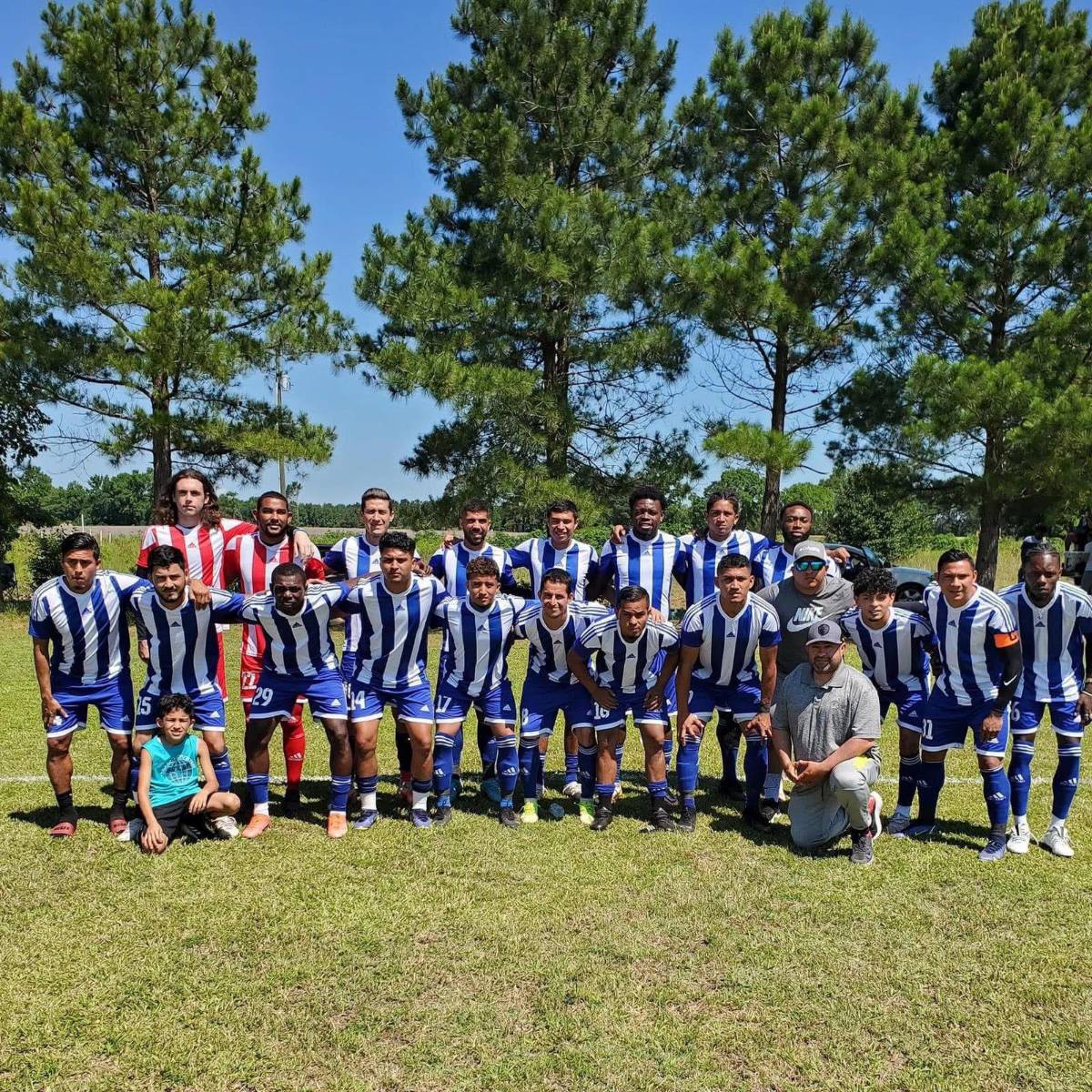 Debutó como gran promesa, mundialista con Honduras y se retiró muy joven, así es su vida en el extranjero