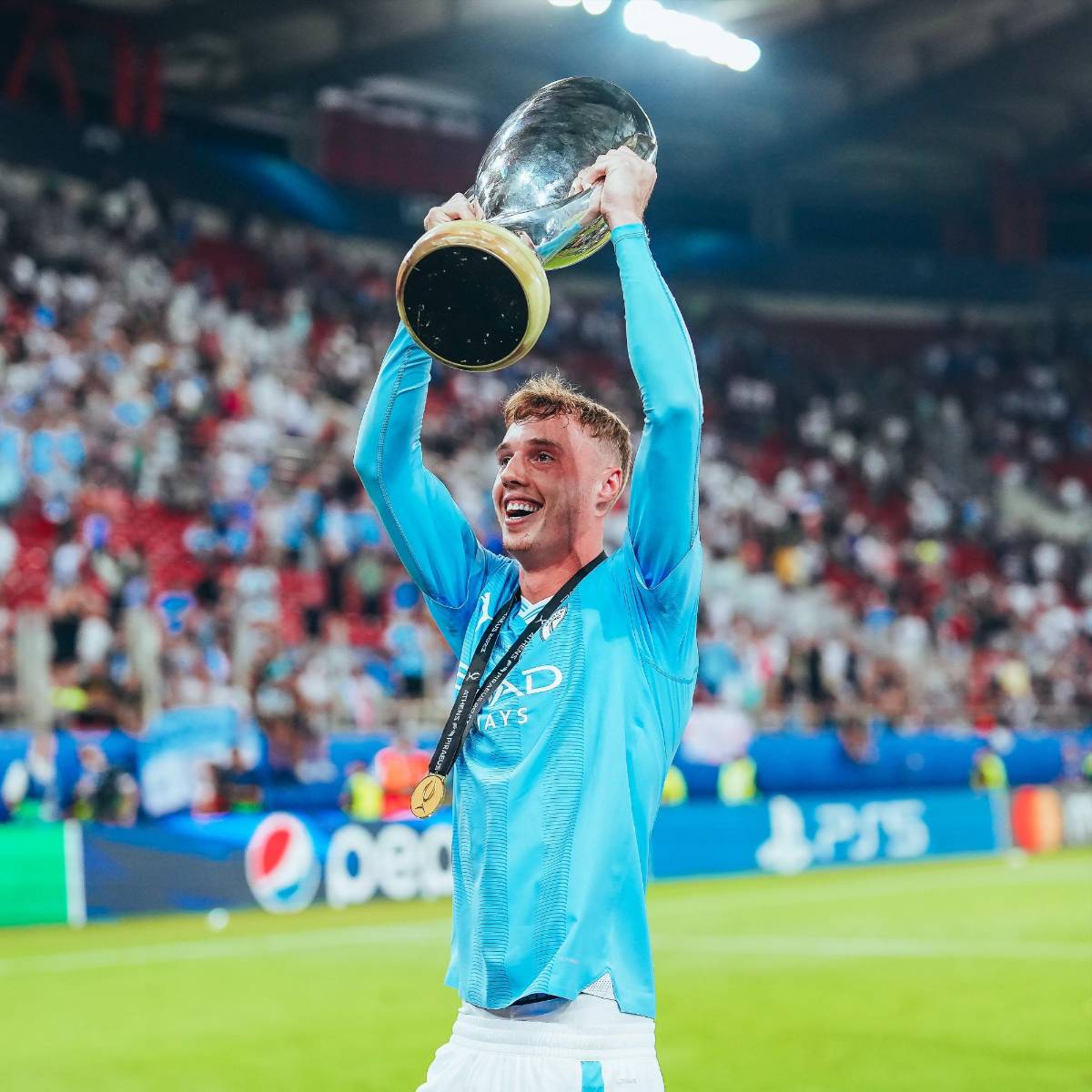 El inesperado delantero que fue ofrecido a Real Madrid, Mbappé toma decisión final y la décima salida de Barcelona