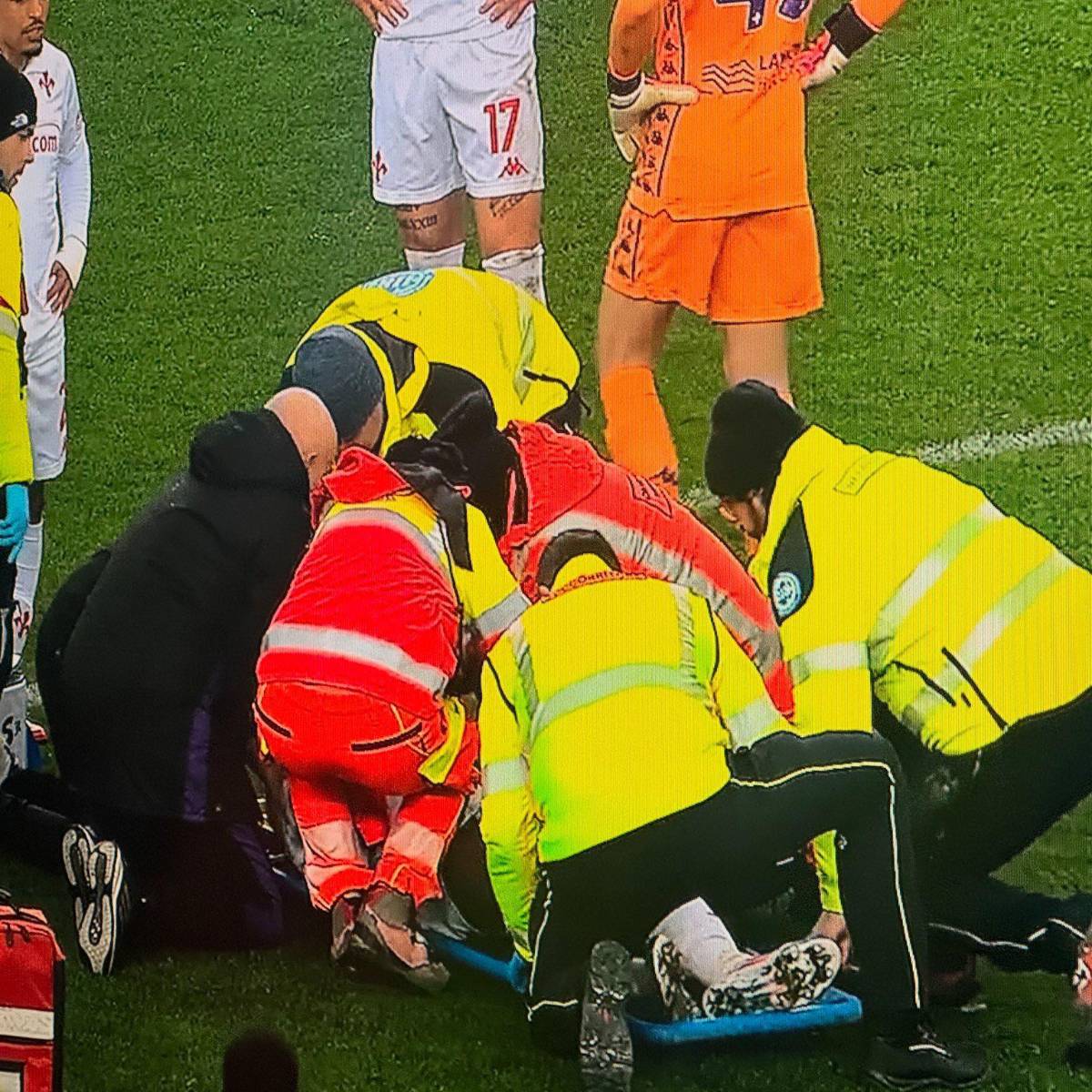 Moise Kean se desploma en partido de la Serie A y es evacuado a un hospital; el comunicado de la Fiorentina