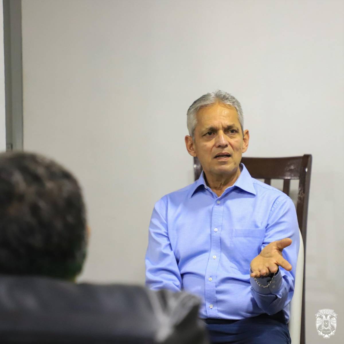 Reinaldo Rueda, técnico de Honduras sorprende a directivos, cuerpo técnico y jugadores de equipo de la Liga Nacional