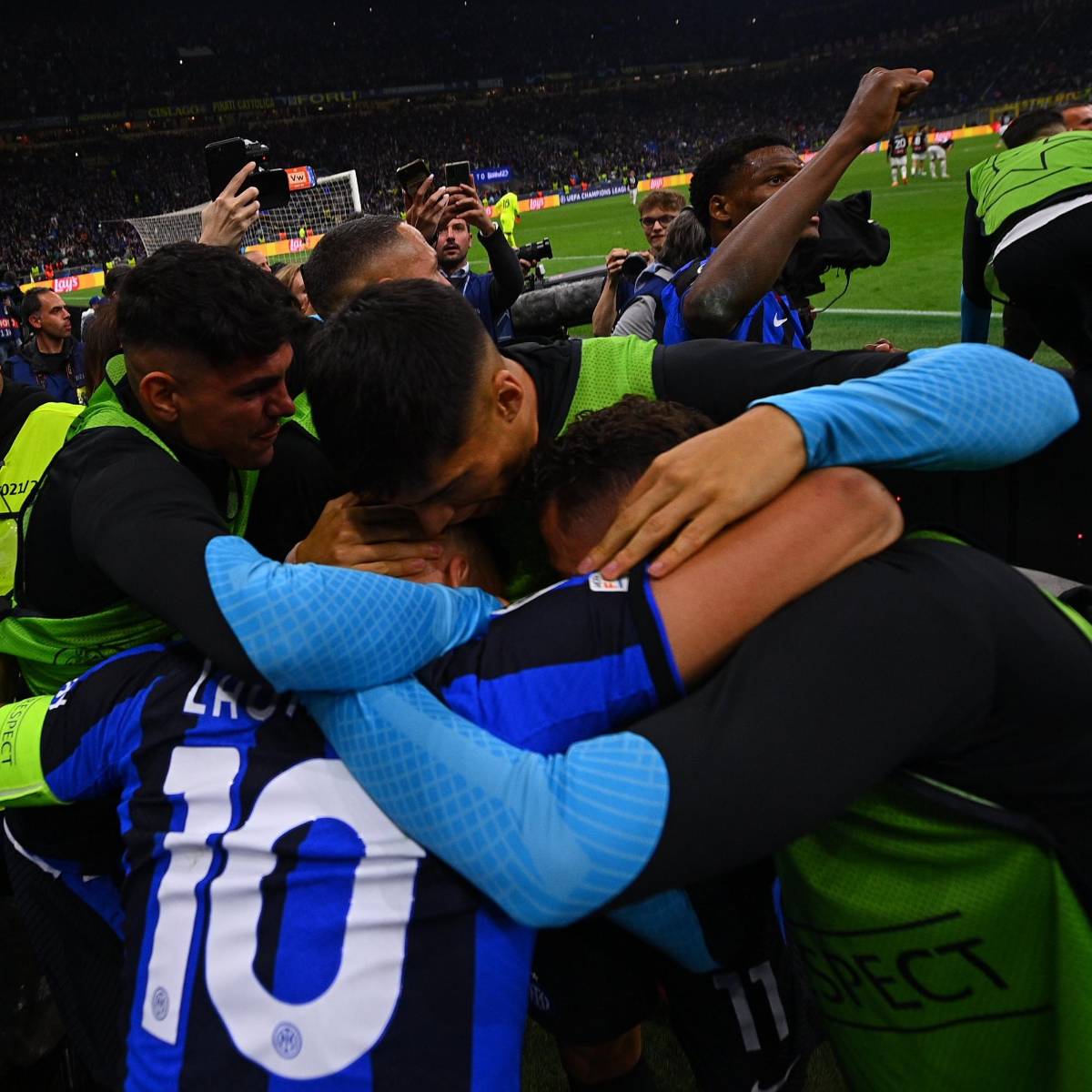 La tremenda celebración de Lautaro Martínez y el desconsuelo en el Milan tras ser eliminado de la Champions
