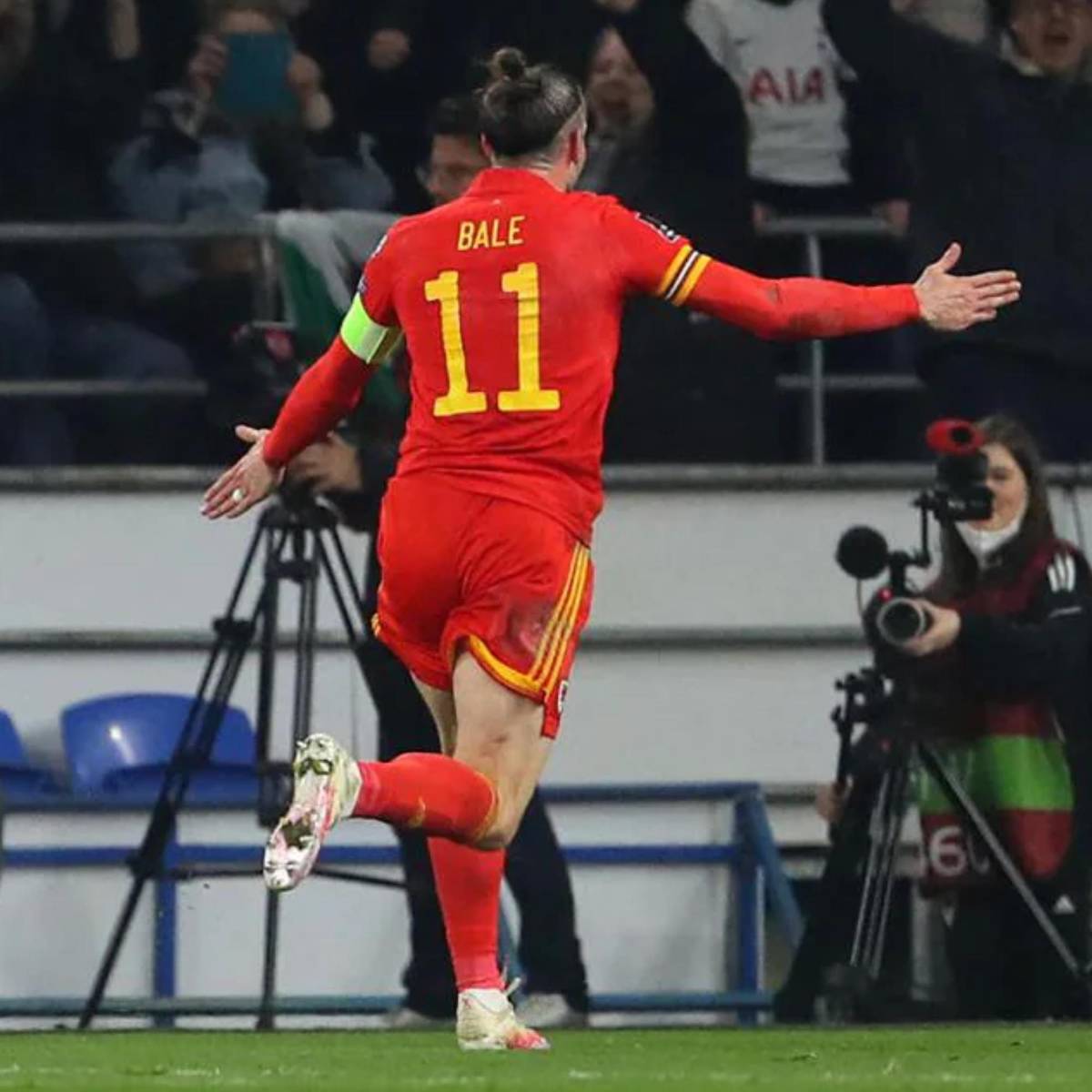 ¡Macedonia enloquece, Portugal avanza y los golazos de Bale! Las postales de la primera ronda de repechajes en Europa