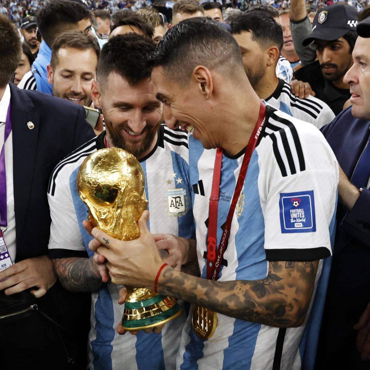 Messi es exaltado: festejo por los aires, Antonella rompe en llanto, hizo recordar a Maradona y el detalle de la camiseta Argentina