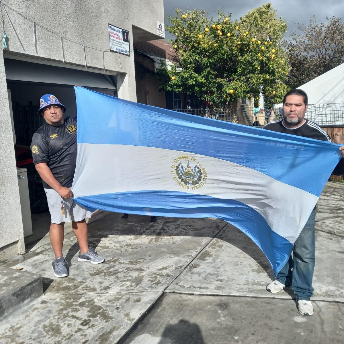 Ambientazo en el BMO Stadium: color catracho, clima frío en Los Ángeles y el uniforme que usó Honduras ante El Salvador