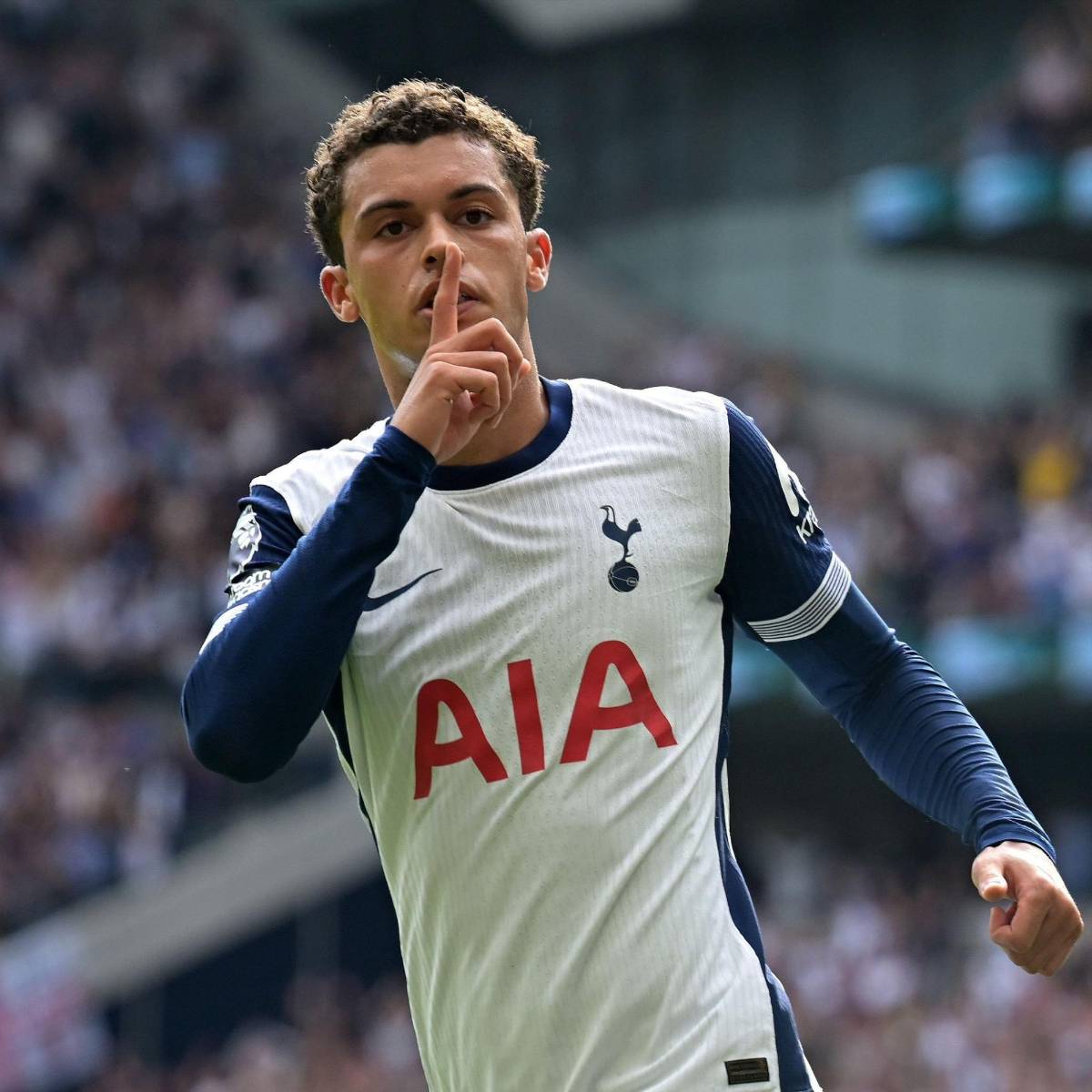 ¿Polémica relación? Lily Phillips habría conquistado el corazón de un jugador de la Premier League