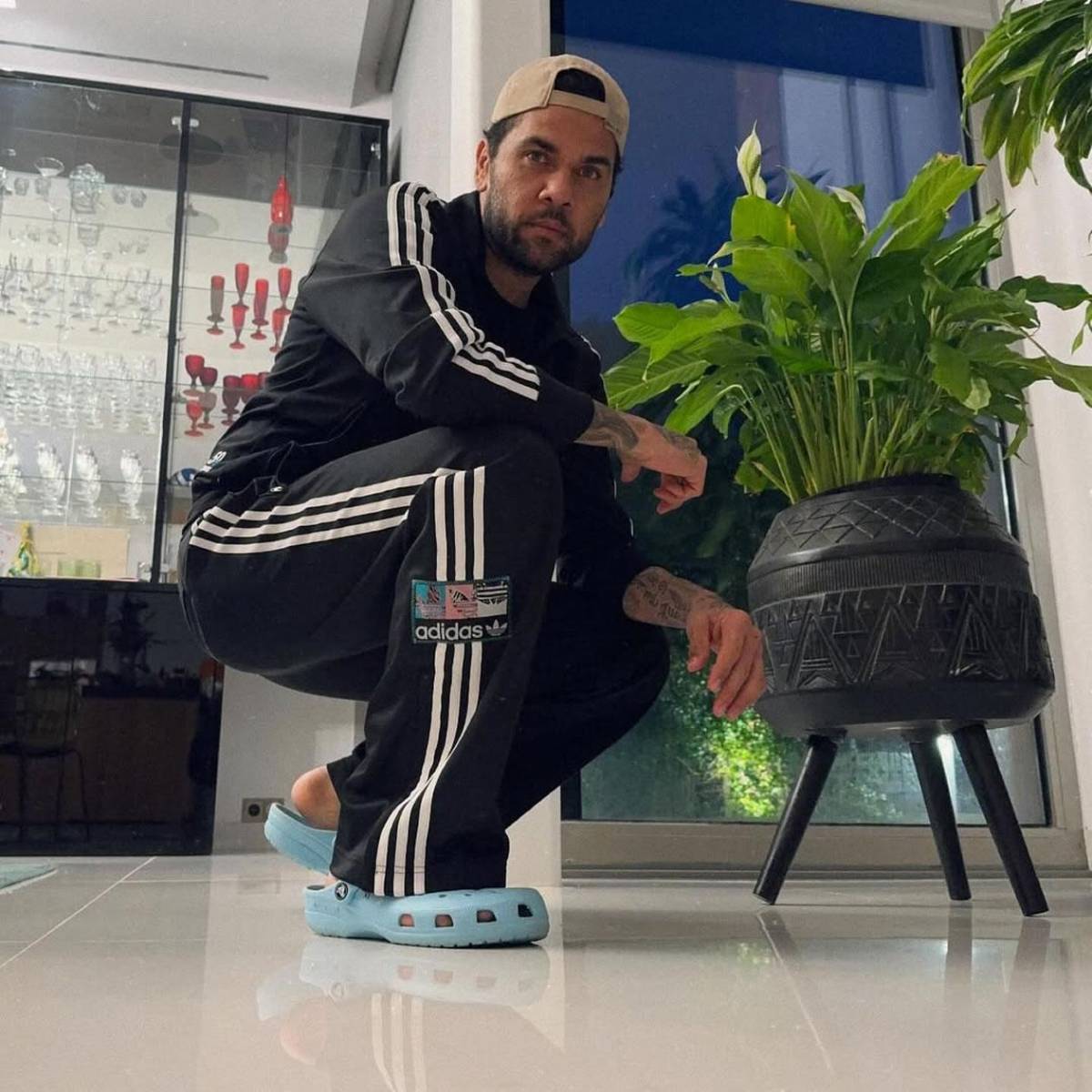 La impensada vida de Dani Alvés: nuevo trabajo, su último salario y el regalo para siempre que le dio Joana Sanz