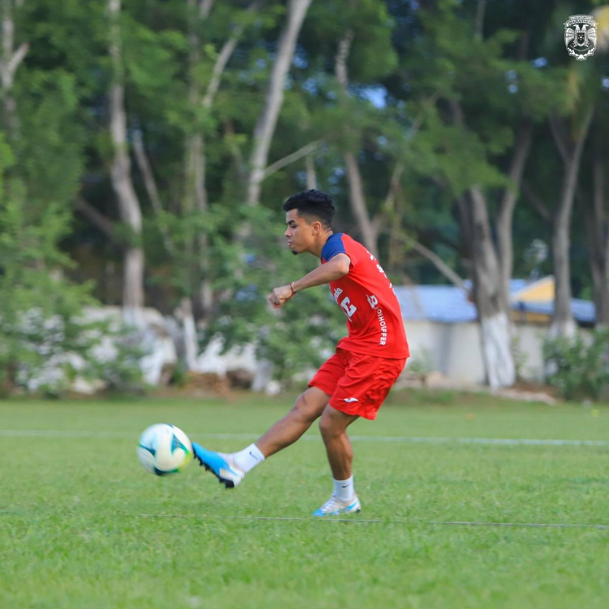 Reinaldo Rueda, técnico de Honduras sorprende a directivos, cuerpo técnico y jugadores de equipo de la Liga Nacional