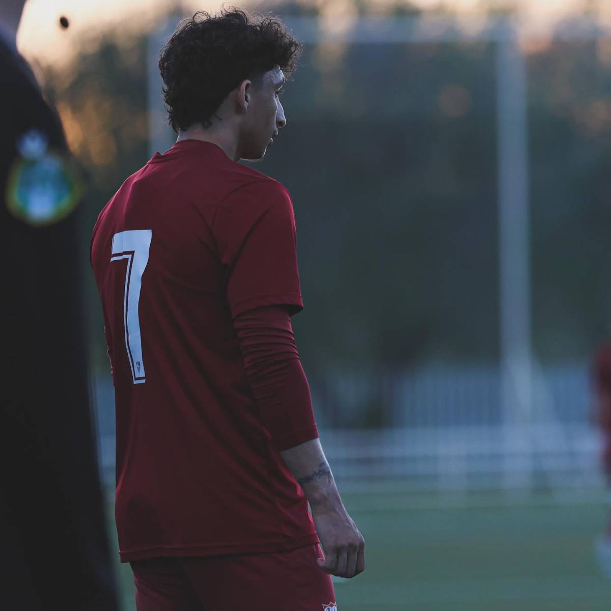 El hondureño que se abre camino en las reservas del Sevilla en España y que entrenó en clubes de Premier League