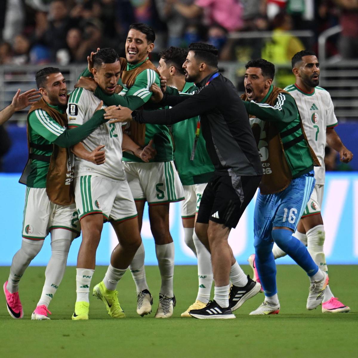 Acusan a jugadores de traición tras perder con Argentina y los sacaron del Mundial