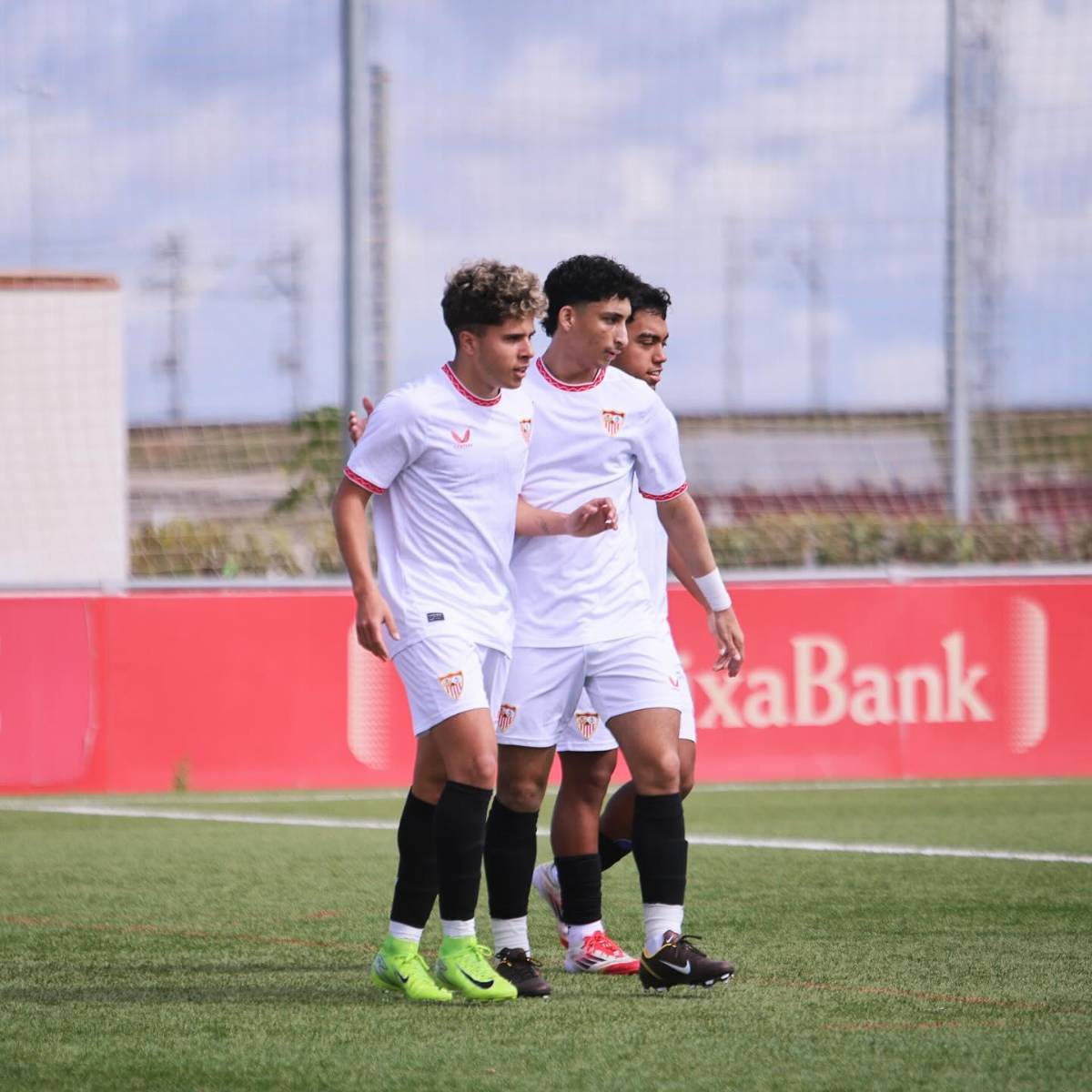 El hondureño que se abre camino en las reservas del Sevilla en España y que entrenó en clubes de Premier League