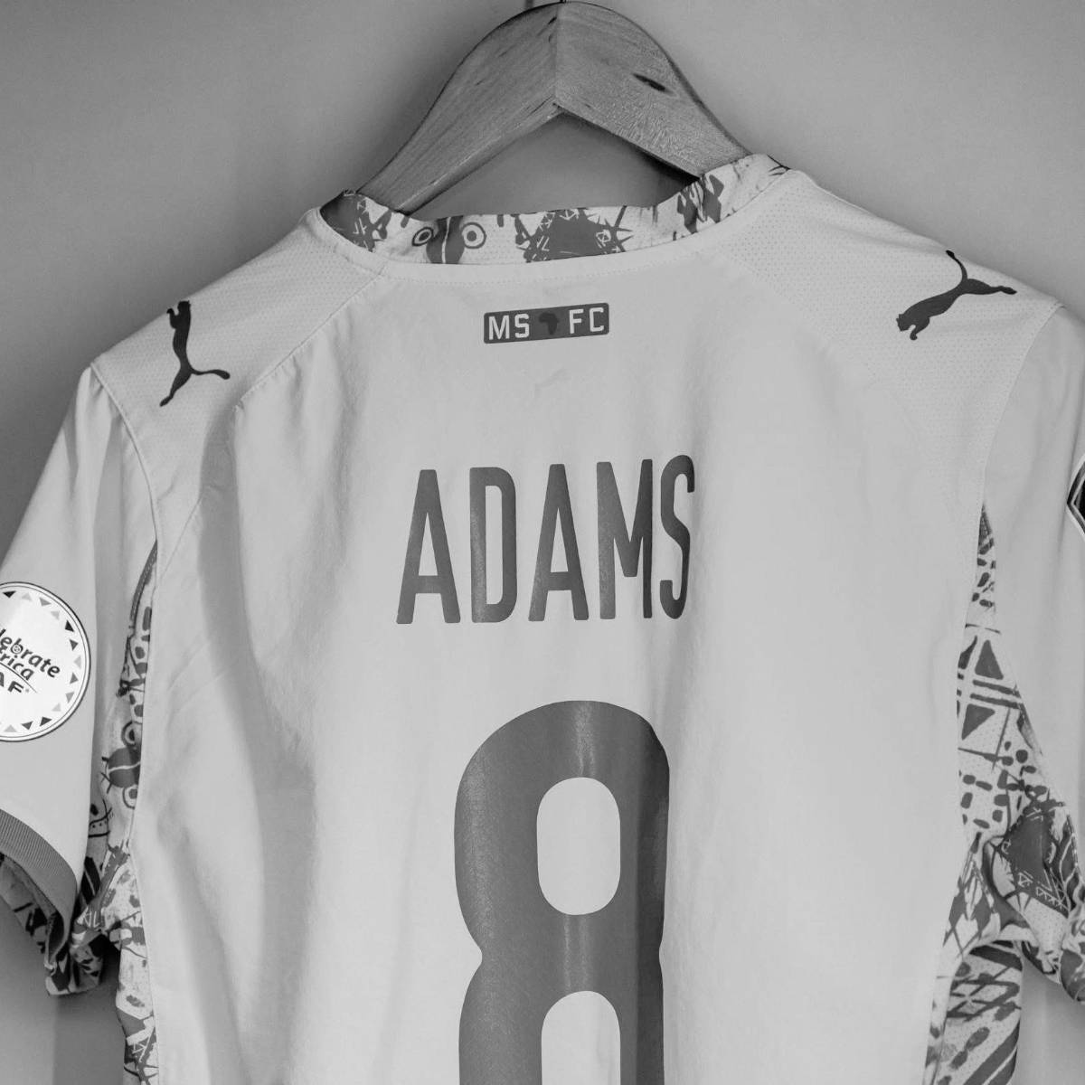 Desgarradora imagen de la madre e hijo: el adiós a Jayden Adams, fallecido tras el Mundial