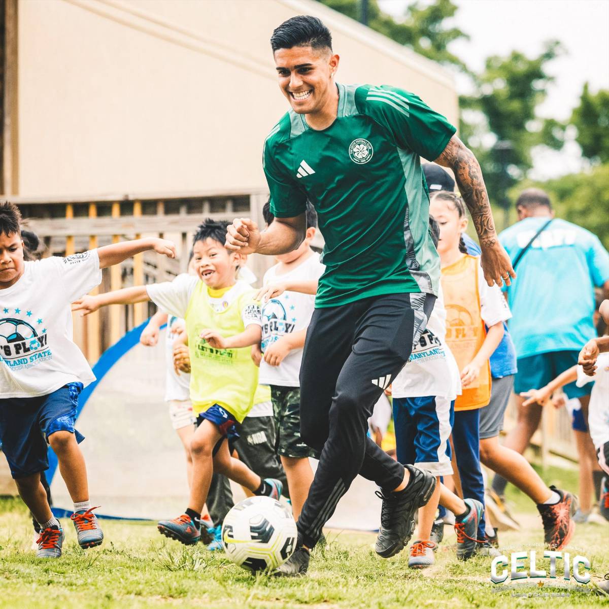 El hondureño Luis Palma visita la Casa Blanca y desata la locura de niños en la gira del Celtic en Estados Unidos