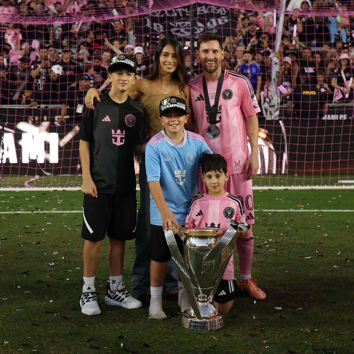 La despedida que les dio Messi a Jordi Alba y Busquets, el cruce que hubo con Müller y David Ruíz hace historia