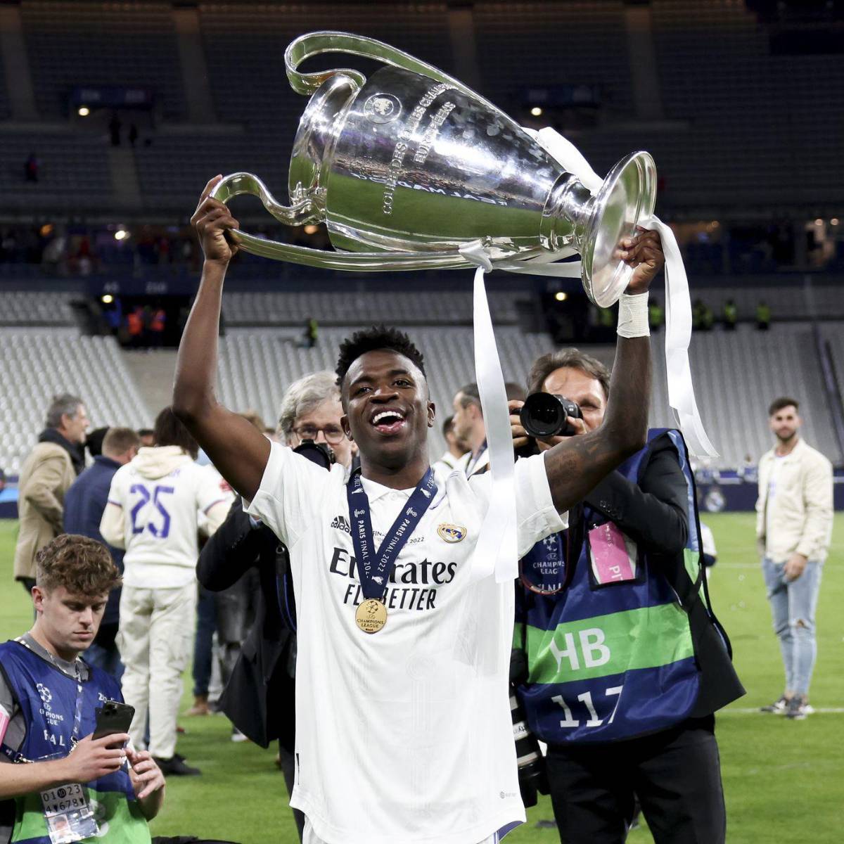 Vinicius se quiere ir del Real Madrid por culpa del Balón de Oro y el gigante que se postula por su fichaje con 130 millones