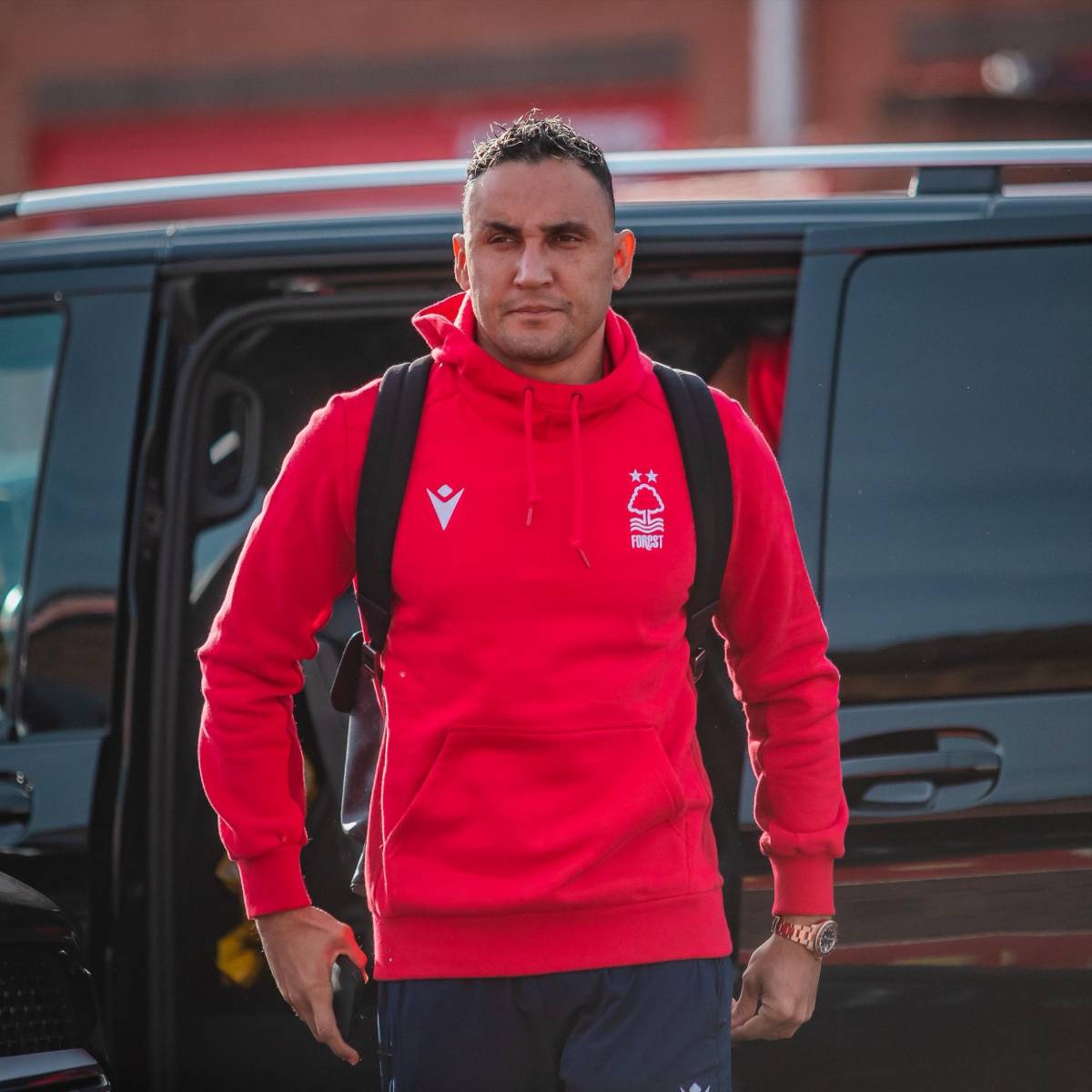 Duro golpe en la cara, nuevo dorsal y termina MVP: Así fue el dulce debut de Keylor Navas en la Premier League (FOTOS)