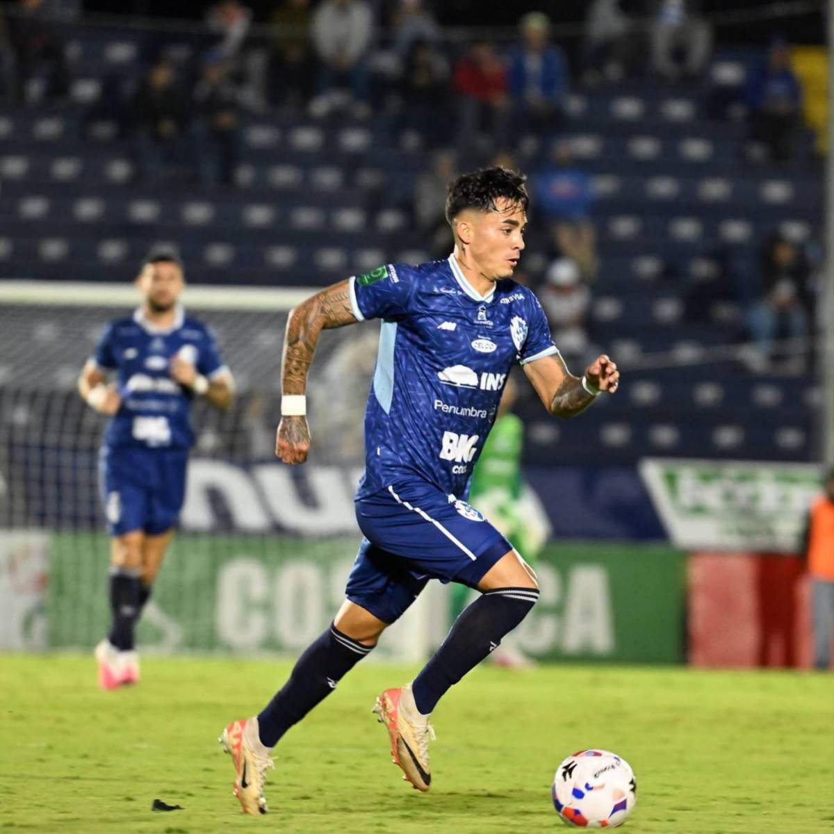 Detienen a jugador de Cartaginés, rival de Olimpia: los delitos que le investigan