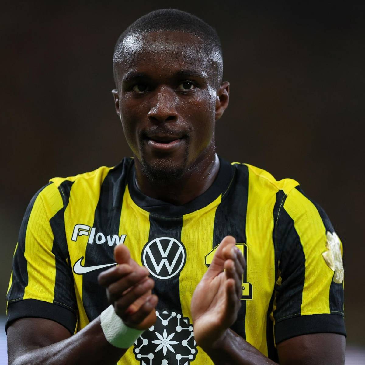 Se va del Madrid si continúa Arbeloa y la mujer de Lewandowski desliza su futuro; Guardiola vende a su atacante noruego