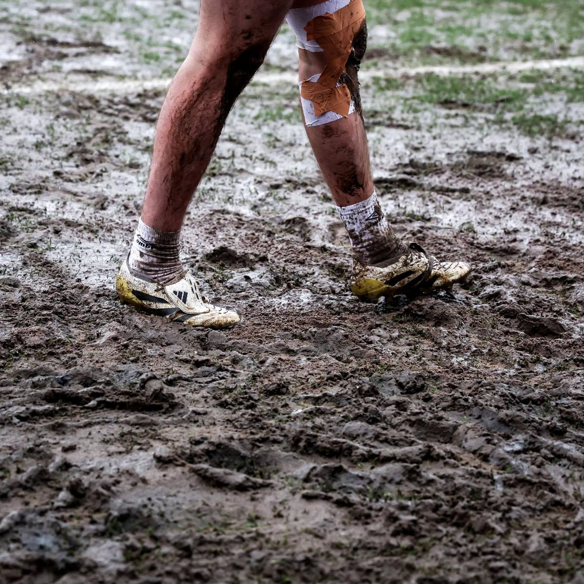 El partido de la FA Cup que se disputó en una tremenda lodacera: Esto es una vergüenza