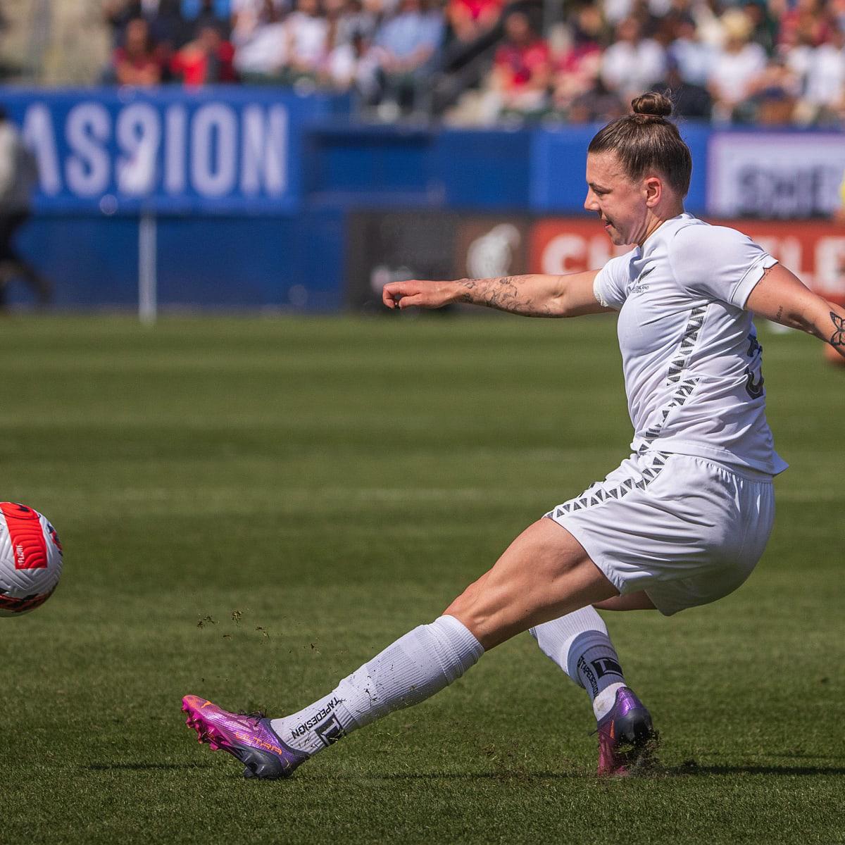 Hito en el fútbol: Meikayla Moore, la jugadora que hizo un hat-trick ante Estados Unidos, pero en su propia meta