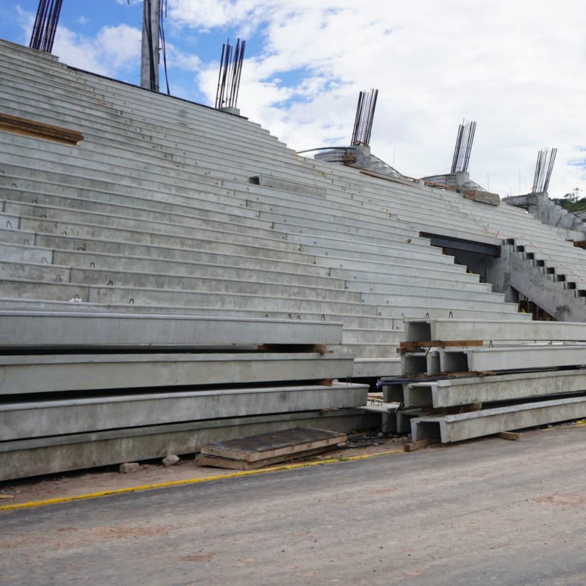Exseleccionado de Honduras figura en la supervisión del estadio Nacional; así lucen sus graderías previo al Clausura