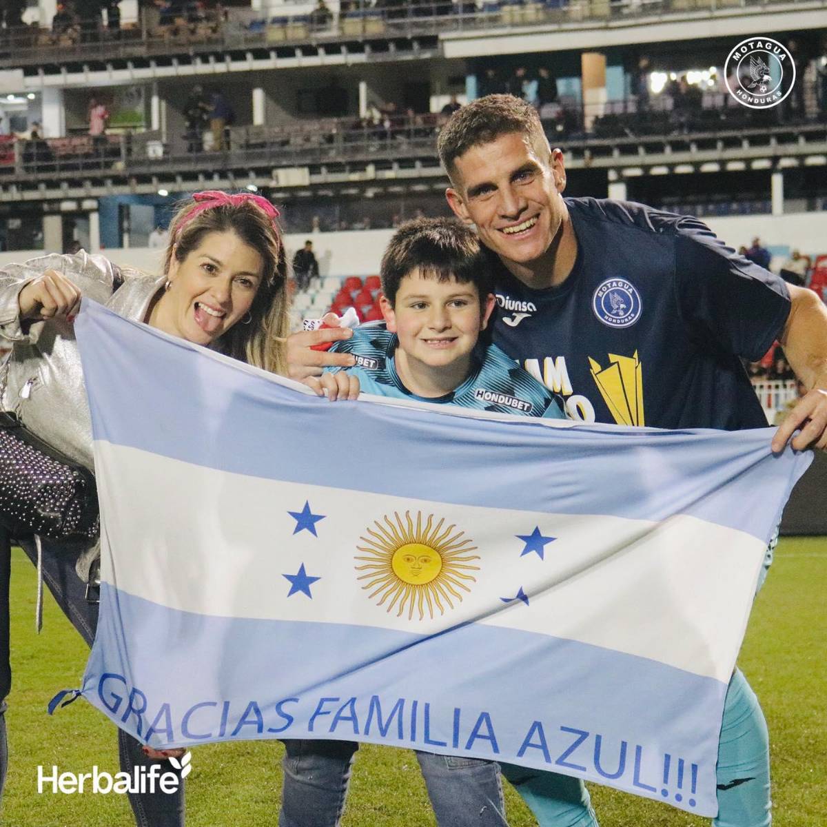 Esposas, novias y familiares, así celebraron los seres más queridos de los futbolistas campeones con Motagua