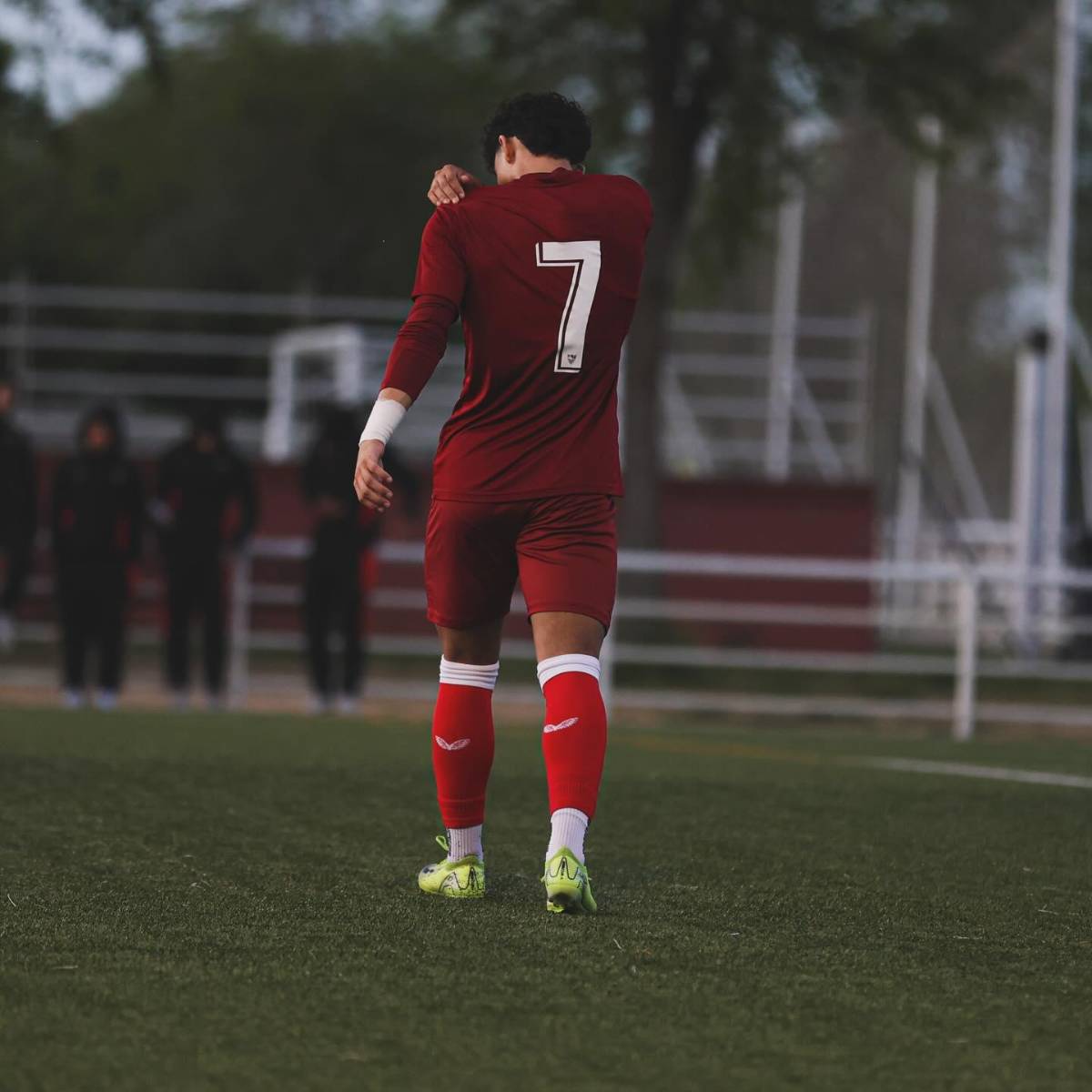 El hondureño que se abre camino en las reservas del Sevilla en España y que entrenó en clubes de Premier League