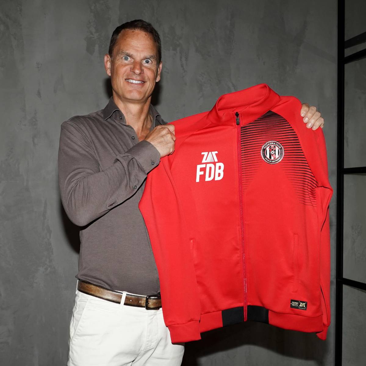 Messi toma sorpresiva decisión en las últimas horas y Benzema firma con su nuevo club; los fichajes del Chelsea y PSG