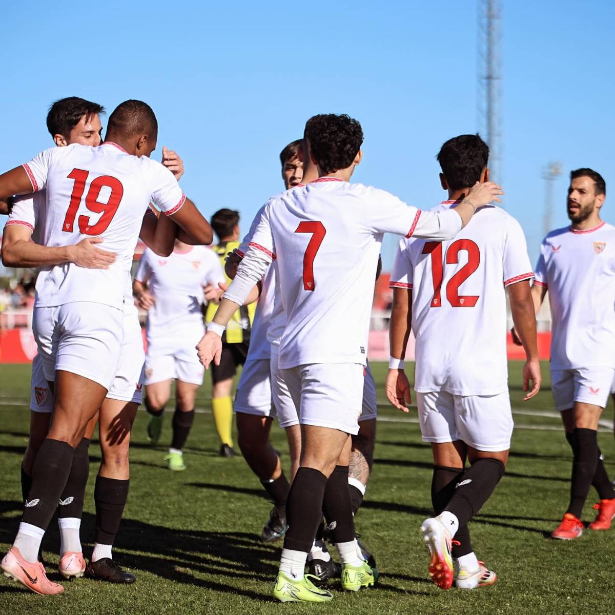 El hondureño que se abre camino en las reservas del Sevilla en España y que entrenó en clubes de Premier League