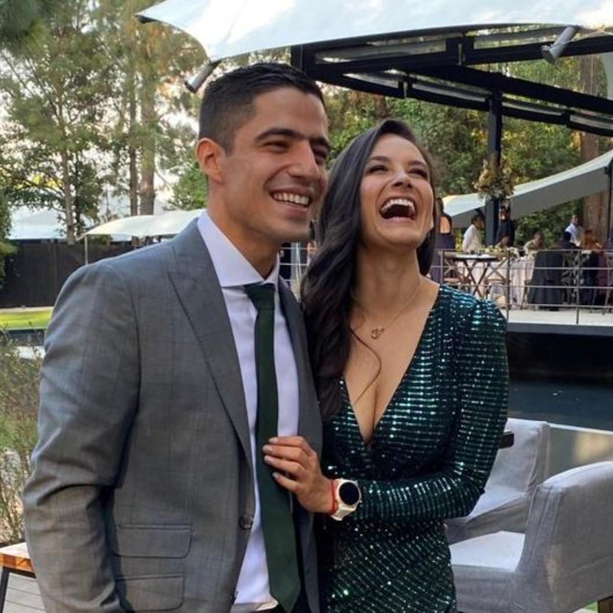 Narrador de TUDN revela cómo conquistó a la preciosa Gina Holguín: ‘‘Ella es mayor seis años, pero desde que la vi fue mi crush’’