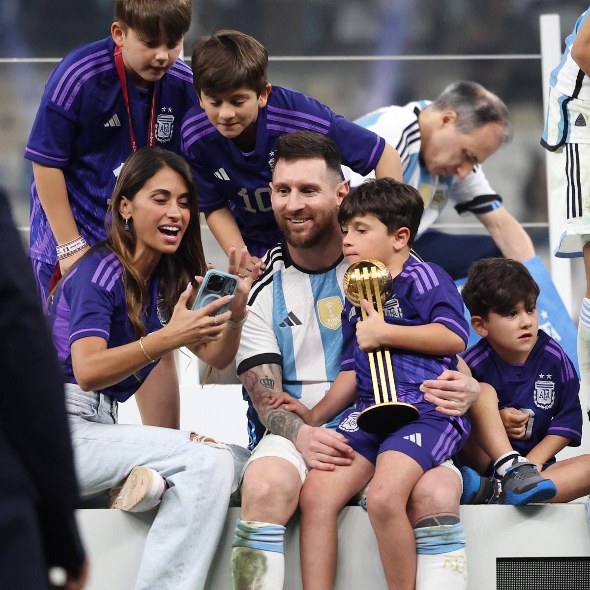 Messi es exaltado: festejo por los aires, Antonella rompe en llanto, hizo recordar a Maradona y el detalle de la camiseta Argentina