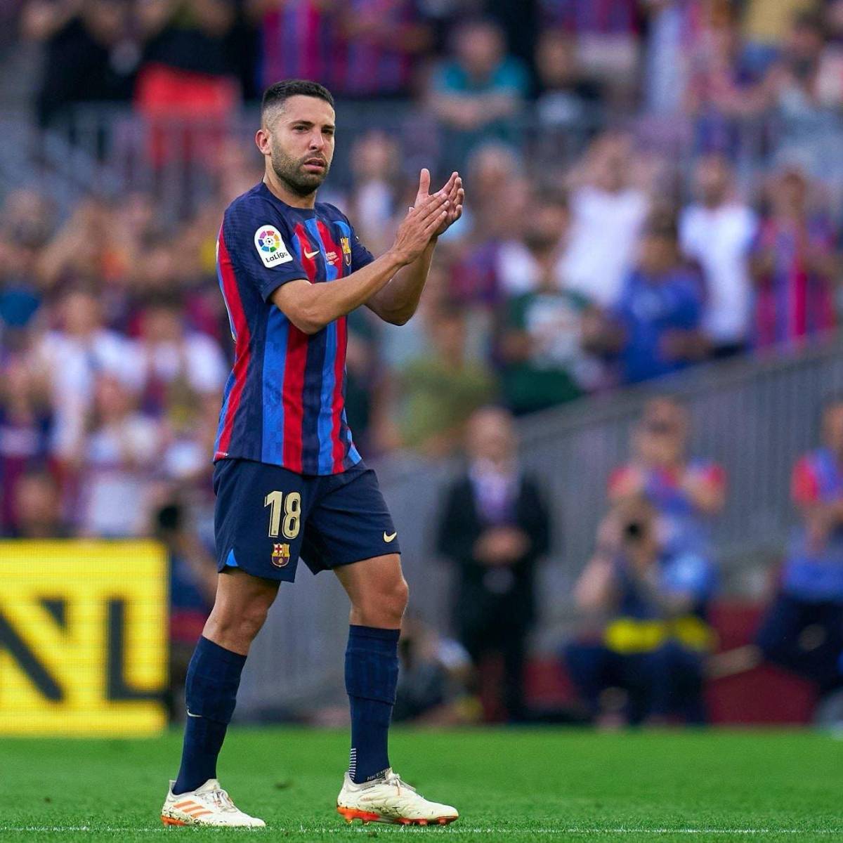 La dura despedida de Busquets y Alba; el nuevo capitán del Barcelona y el que terminó festejando en muletas