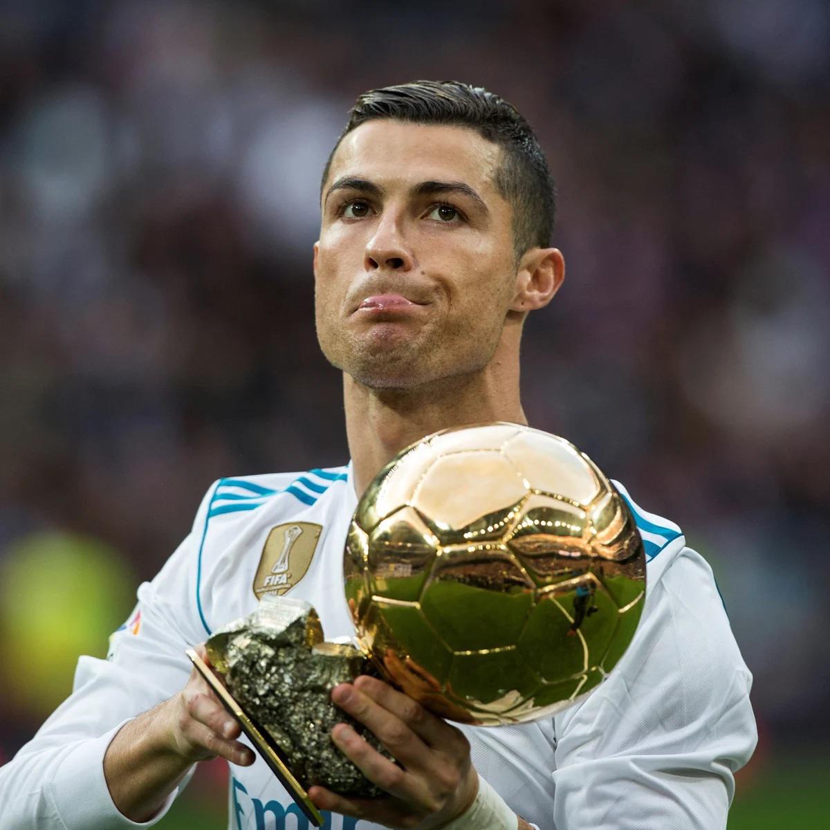 Cristiano Ronaldo respeta todas las opiniones, pero no duda en autodenominarse mejor de la historia del fútbol.