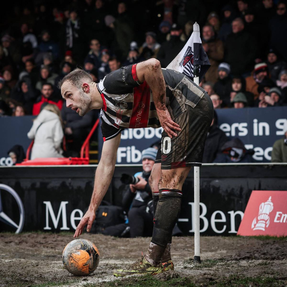 El partido de la FA Cup que se disputó en una tremenda lodacera: Esto es una vergüenza